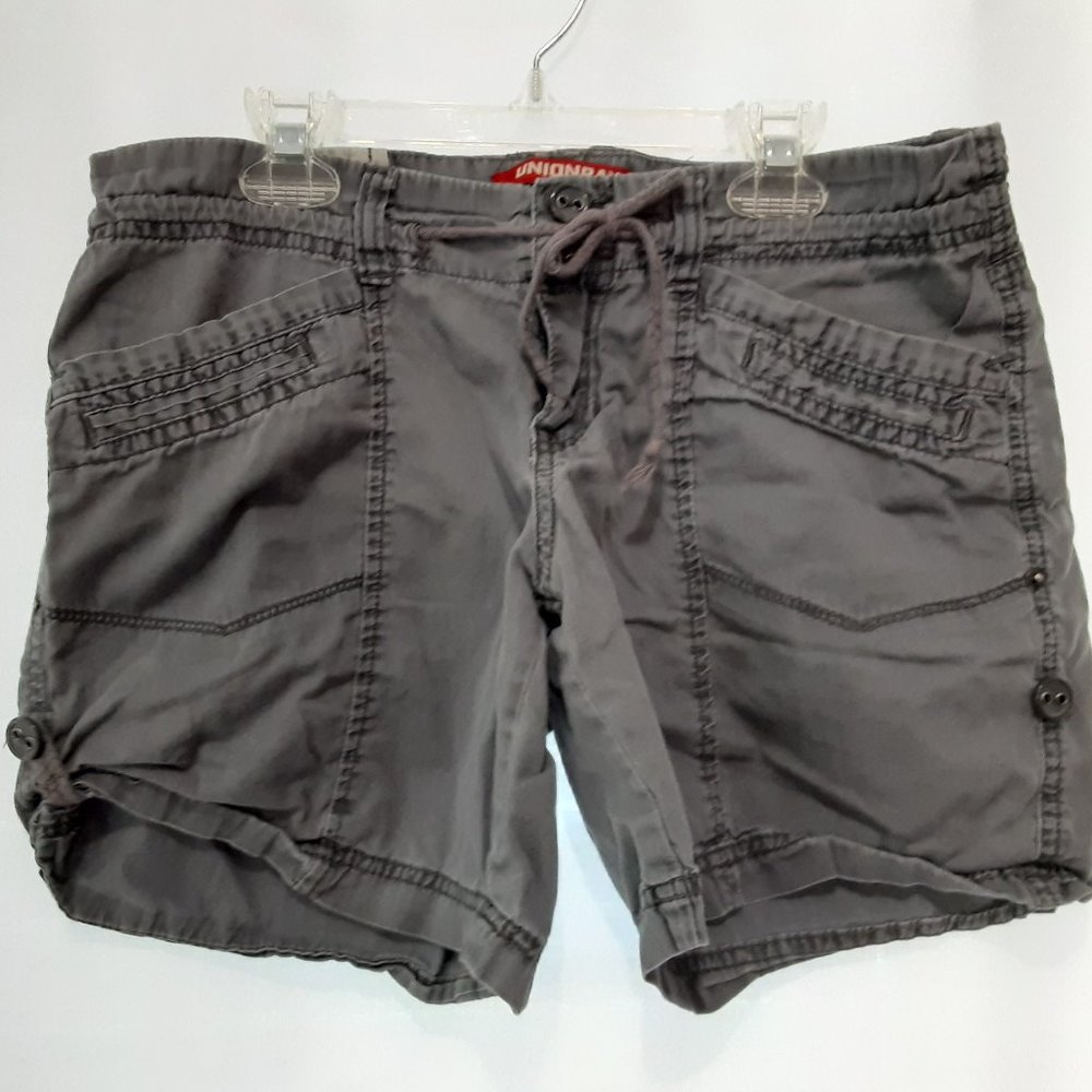 Union Bay Gray Shorts w/ Tie (size 7)